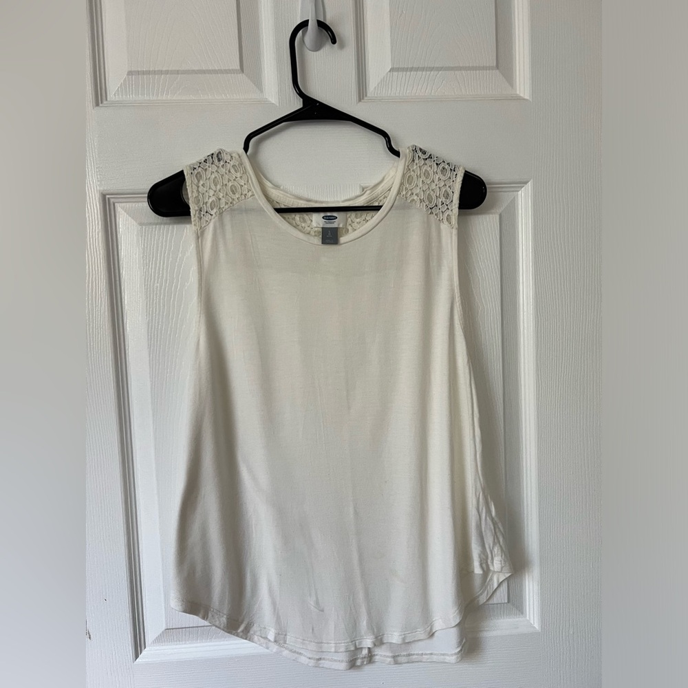 Women’s old navy tank top with lace